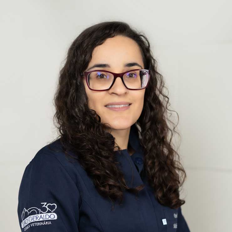 Daniela Nunes Eulálio de Souza<br />
Clínica geral e intensiva de cães e gatos